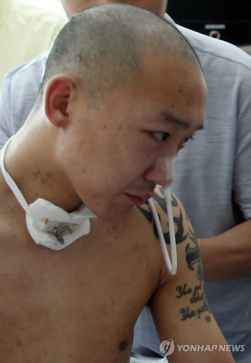 ▲ 경기 도중 쓰러졌다 50일만에 27일 의식을 찾은 제주 유나이티드의 공격수 신영록의 모습.   ⓒ 연합뉴스