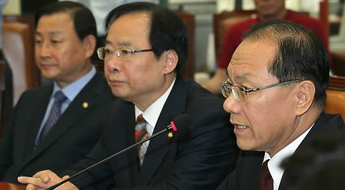 ▲ 28일 오전 국회 한나라당 대표실에서 열린 원내대책회의에서 황우여 원내대표가 모두발언을 하고 있다. ⓒ연합뉴스