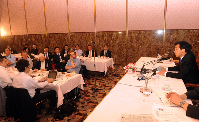 ▲ 손학규 민주당 대표가 29일 오후 일본 내셔널 프레스클럽에서 일본 기자들과 간담회를 갖고 있다. ⓒ 민주당 제공