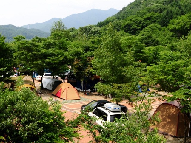 ▲ 덕유산국립공원 무주구천동 입구에 위치하는 덕유대 자동차야영장은 60동 규모이다.ⓒ국립공원관리공단 제공