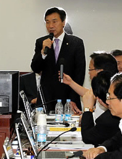 ▲ 민주당 손학규 대표가 30일 오전 국회 문화체육관광방송통신위원회(문방위)에서 열린 의원총회에서 모두발언을 하고 있다. ⓒ 연합뉴스