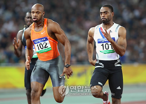 ▲ 아사파 파월(왼쪽)이 라이벌 타이슨 게이를 제치고 우승.ⓒ