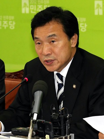 ▲ 민주당 손학규 대표가 1일 오전 국회 당대표실에서 열린 최고위원회의에서 모두발언을 하고 있다.ⓒ 연합뉴스