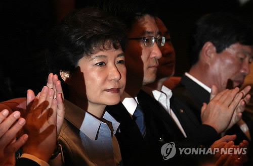 ▲ 한나라당 박근혜 전 대표가 2일 오전 국회 의원회관 대회의실에서 열린 제12차 전국위 회의에 참석해 회의진행을 지켜보고 있다. ⓒ연합뉴스