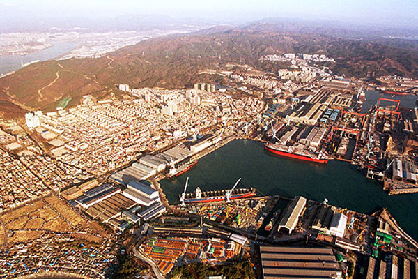 ▲ 울산광역시 동구 지역의 대부분을 차지하는 현대중공업의 전경. 한진중공업 영도조선소의 10배가 넘는 규모다.