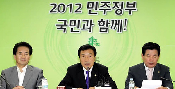 ▲ 민주당 손학규 대표가 4일 오전 영등포 민주당 사에서 열린 최고위원회의에서 모두발언을 하고 있다. ⓒ 연합뉴스