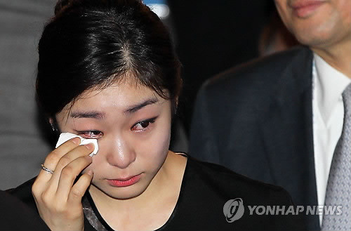▲ 김연아가 6일 오후(현지시간) 남아공 더반 국제컨벤션센터에서 열린 국제올림픽위원회(IOC) 총회에서 2018년 동계올림픽 평창 유치가 확정된 뒤 눈물을 흘리고 있다. ⓒ연합뉴스