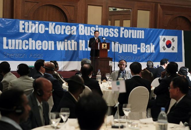 ▲ 이명박 대통령이 9일(현짓간) 아디스 아바바 쉐라톤호텔에서 열린 '한-에티오피아 비즈니스포럼'에 참석, 기조연설을 하고 있다.ⓒ청와대