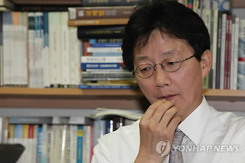 ▲ 유승민 한나라당 최고위원은 11일 홍준표 대표가 최근 김영삼 전 대통령을 예방한 자리에서 큰 절을 올린 데 대해 “공당의 대표로서 부적절한 처신 아닌가 생각한다”고 말했다.ⓒ 연합뉴스