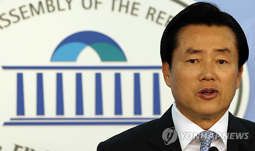 ▲ 호남 3선인 민주당 김효석 의원이 10일 오전 국회 정론관에서 내년 19대 총선 수도권 출마를 선언하고 있다. ⓒ연합뉴스