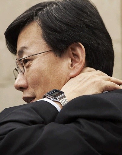 ▲ 손석희 손목시계ⓒ사진=온라인 커뮤니티 게시판