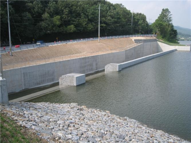 ▲ 지난 6월말 집중호우 이후의 계룡저수지 모습. 사업시행 전보다 저수용량이30% 늘었다. ⓒ