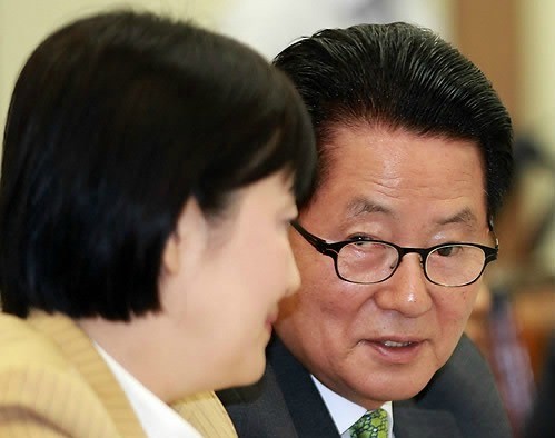 ▲ 이명박 대통령은 15일 오후 새 법무장관에 권재진 청와대 민정수석(왼쪽)을 새 검찰총장에 한상대 서울중앙지검장을 내정했다. ⓒ연합뉴스