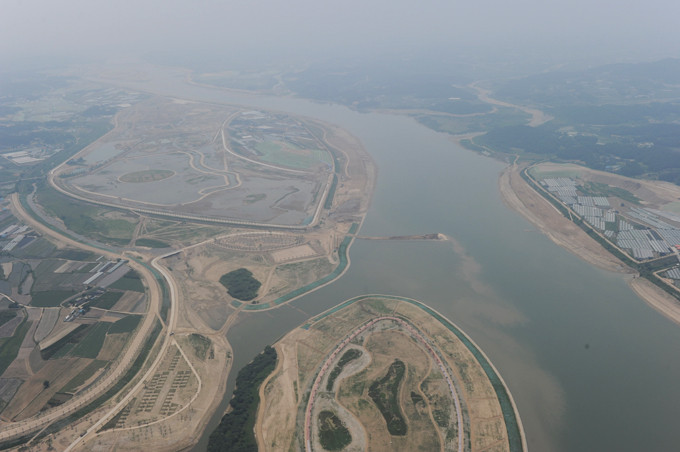 ▲ 하늘에서 바라본 당남리섬과 곡수천 합류부.ⓒ뉴데일리 이오봉