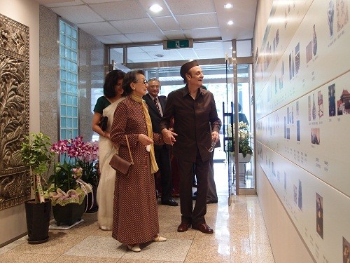 ▲ 김양식 인도박물관장 안내로 참석자들이 박물관을 둘러보고 있다.ⓒ