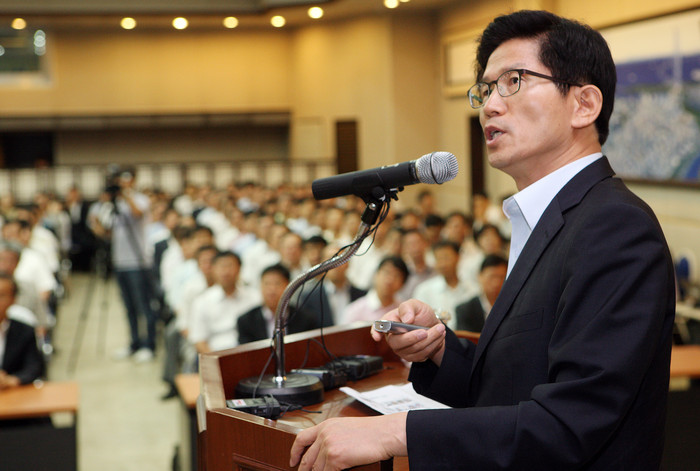 ▲ 김문수 경기도지사가 18일 오전 인천시청에서 열린 '모닝아카데미 특강'에 앞서 서해안 시대의 동반자 경기.인천이란 주제로 특강을 하고 있다. ⓒ 뉴데일리