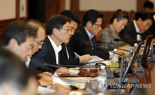 ▲ 김황식 국무총리가 19일 오전 정부중앙청사에서 열린 국무회의에서 모두발언하고 있다. ⓒ 연합뉴스