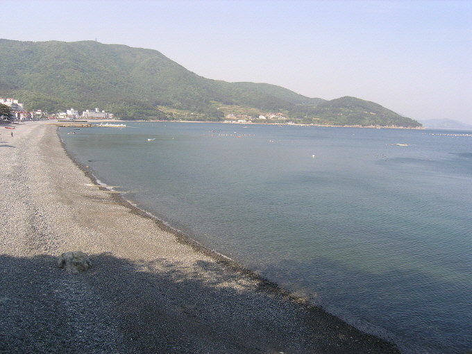 ▲ 몽돌로 유명한 거제도 학동해변에 오토캠핑장이 들어선다. ⓒ국립공원관리공단 제공