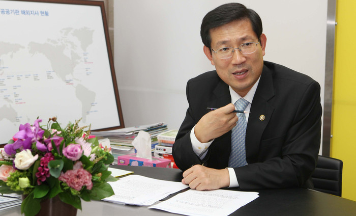 ▲ 19일 문화체육관광부 박선규 제2차관이 <뉴데일리>와의 만남에서 진지한 표정으로 평창 동계올림픽 유치의 뒷얘기를 풀어냈다. ⓒ 뉴데일리