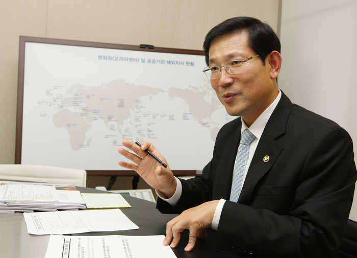 ▲ 19일 문화체육관광부 박선규 제2차관이 <뉴데일리>와의 만남에서 진지한 표정으로 평창 동계올림픽 유치의 뒷얘기를 풀어냈다. ⓒ 뉴데일리