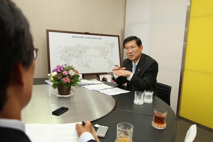 ▲ 19일 문화체육관광부 박선규 제2차관이 <뉴데일리>와의 만남에서 진지한 표정으로 평창 동계올림픽 유치의 뒷얘기를 풀어냈다. ⓒ 뉴데일리