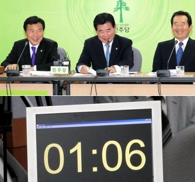 ▲ 민주당 손학규 대표가 20일 오전 영등포 민주당사에서 열린 최고위원회의에서 모두발언을 마친 뒤 활짝 웃고 있다. 이날 회의에는 발언 시간을 알리는 모니터가 설치돼 눈길을 끌었다. ⓒ 연합뉴스