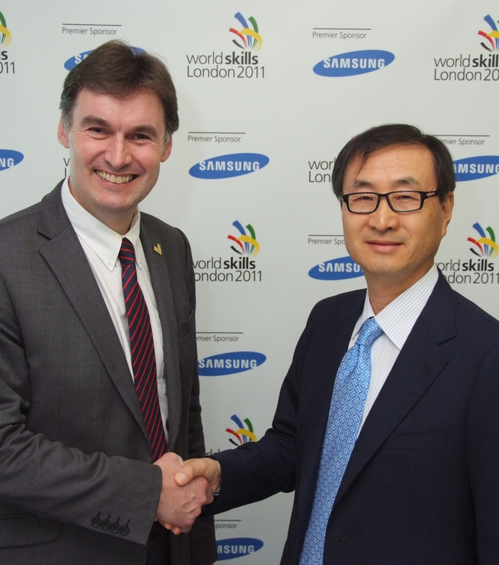 ▲ 왼쪽부터 런던 국제 기능올림픽 조직위원회 에이단 존스(Aidan Jones) CEO와  삼성 기능올림픽 사무국 송지오 고문 ⓒ 삼성전자