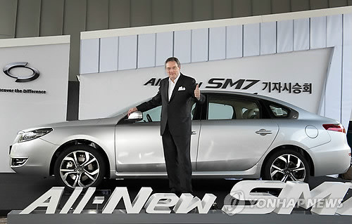 ▲ 지난 17일 장 마리 위르띠제 르노삼성 사장이 경남 남해군 남해 힐튼 리조트에서 오는 8월부터 판매되는 All-New SM7을 처음으로 선보였다. ⓒ연합뉴스
