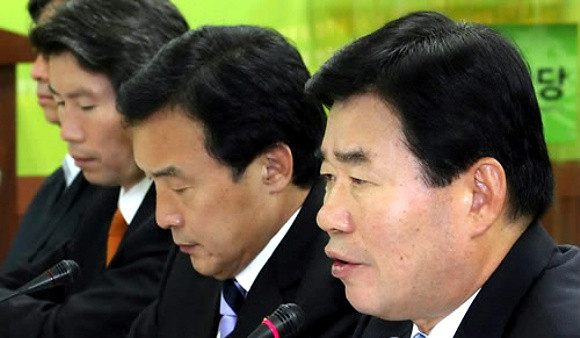 ▲ 김진표 민주당 원내대표는 22일 한미 FTA 비준안 처리와 관련 "8월 처리는 결코 안된다"고 주장했다. ⓒ 연합뉴스