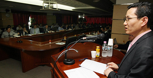 ▲ 21일 경기개발연구원에서 열린 GTX포럼에서 이옥환 삼보기술단 전무가 ‘GTX 조기추진을 위한 사업추진방식 검토’을 주제로 발표하고 있다. ⓒ 뉴데일리