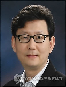 ▲ (서울=연합뉴스) 신광현 서울대 영어영문학과 교수가 지난 24일 오전 지병으로 세상을 떠났다는 소식이 전해지자 제자와 지인들이 충격과 슬픔에 휩싸였다. 사진은 故 신광현 교수의 모습. ⓒ