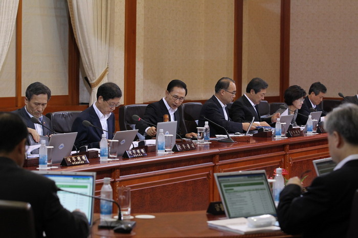 ▲ 이명박 대통령이 26일 청와대에서 국무회의를 주재하고 있다.ⓒ청와대