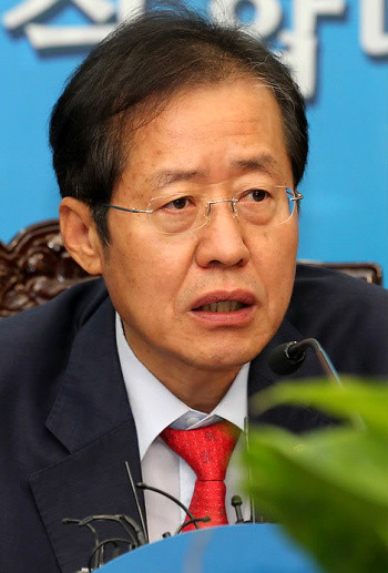 ▲ 홍준표 한나라당 대표는 26일  자신이 제안한 우리금융과 대우조선해양의 국민공모주 매각안을 계속 추진하겠다는 뜻을 밝혔다. ⓒ 연합뉴스