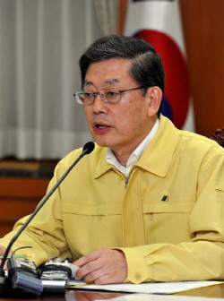 ▲ 김황식 국무총리가 27일 정부중앙청사에서 수해대책회의를 주재하고 있다. ⓒ 연합뉴스