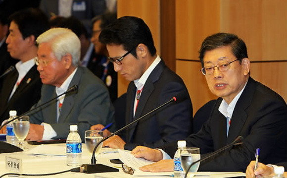 ▲ 28일 대구스타디움 회의실에서 열린 한나라당과 정부간 제3차 고위당정협의회에서 김황식 국무총리가 인사말을 하고 있다. ⓒ 연합뉴스