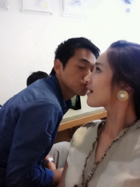 ▲ 김남일김보민뽀뽀ⓒ사진=김보민 트위터