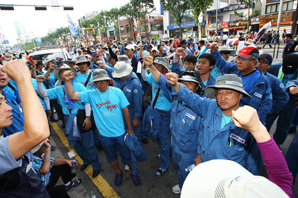 ▲ 민노당 등은 언제부턴가 '희망버스 조직해 이명박 정권 심판하자'고 말하고 있다. [사진:민노당 홈페이지]