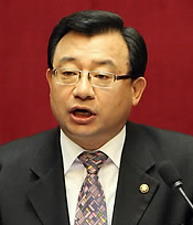 ▲ 이정현 한나라당 의원은 31일 “다음 총선에서 광주 서구을에 출마, 반드시 한나라당의 호남 첫 지역구 국회의원에 당선되겠다”며 내년 총선 광주 출마를 공식화했다.  ⓒ 연합뉴스