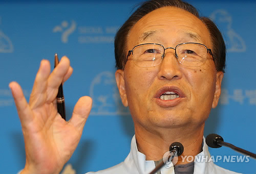 ▲ 정형식 우면산 산사태 합동조사단장이 1일 오후 서울 서소문 서울시청에서 중간 조사결과를 발표하고 있다. ⓒ 연합뉴스