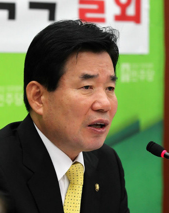 ▲ 민주당 김진표 원내대표가 4일 오전 국회에서 열린 고위정책회의에서 모두발언을 하고 있다. ⓒ 연합뉴스