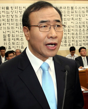 ▲ 한상대 검찰총장 후보자가 4일 국회에서 열린 인사청문회에서 "국민으로부터 신뢰받는 검찰상을 반드시 만들도록 하겠다"면서 "검찰의 정치적 중립은 어떠한 일이 있어도 반드시 지켜나가겠다"고 발언하고 있다. ⓒ 연합뉴스