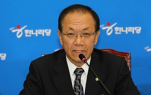 ▲ 한나라당 황우여 원내대표가 5일 오전 국회 원대대표실에서 열린 주요당직자회의에서 한미 FTA 처리와 관련해 발언하고 있다. ⓒ연합뉴스