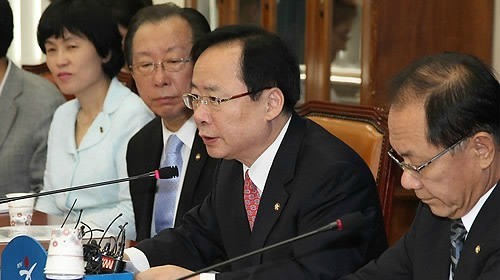 ▲ 한나라당 이주영 정책위의장이 5일 오전 국회 원대대표실에서 열린 주요당직자회의에서 저출산 극복에 대해 발언하고 있다. ⓒ연합뉴스