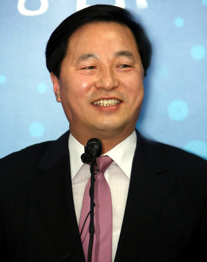 ▲ 김두관 경남지사는 한 언론과 인터뷰에서 문재인 이사장을 두고 "“문재인이 갖고 있는 비전과 가치를 갖고 ‘문재인의 정치’를 해야 한다”고 말했다. ⓒ 연합뉴스