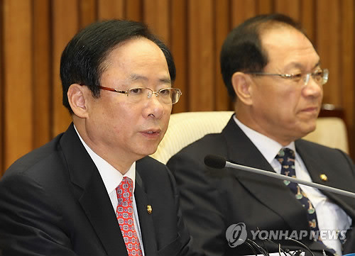 ▲ 한나라당 이주영 정책위의장이 9일 오전 국회에서 열린 원내대책회의에서 미국이 '동해'를 '일본해'로 단독표기해야 한다는 의견을 최근 국제수로기구(IHO)에 제출한 것에 대해 어처구니가 없다고 발언하고 있다. ⓒ연합뉴스