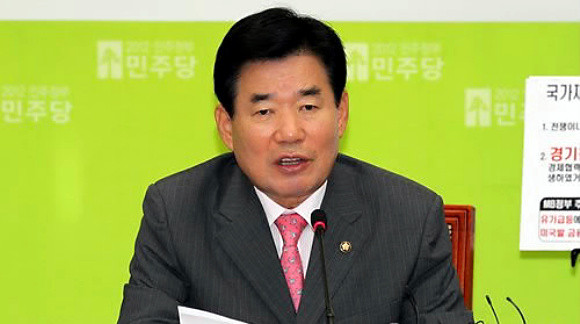 ▲ 민주당 김진표 원내대표가 9일 오전 국회에서 열린 원내대책회의에서 모두발언을 하고 있다. ⓒ 연합뉴스