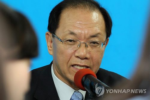 ▲ 한나라당 황우여 원내대표가 7일 여의도 당사에서 취임 100일을 맞아 기자간담회에서 무상보육을 0세부터 시작해야 한다고 발언하고 있다. ⓒ연합뉴스