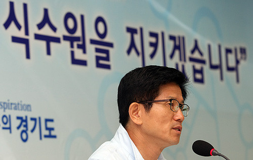 ▲ 김문수 지사가 9일 회의에서 각 실국장들에게 수해복구와 관련한 지시를 내리고 있다.ⓒ뉴데일리