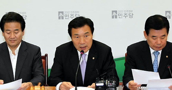 ▲ 민주당 손학규 대표가 10일 오전 국회에서 열린 긴급최고위원회의에서 모두발언을 하고 있다. ⓒ 연합뉴스