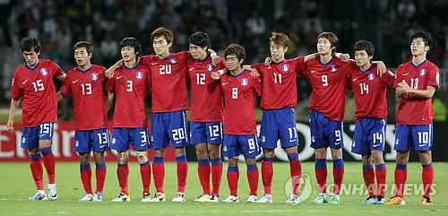 ▲ 사진 = 11일 오전(한국시각) 콜롬비아 마니살레스 에스타티오 팔로그란데에서 열린 국제축구연맹(FIFA) U-20 월드컵 16강전 스페인과 경기에서 승부차기에 들어간 한국 선수들이 어깨동무를 하고 있다.